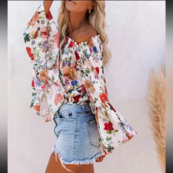 🎉hostpick🎉Bohemian Style’ Floral Print Smocked Cuff Flare Sleeve Top. NWT - Picture 2 of 6